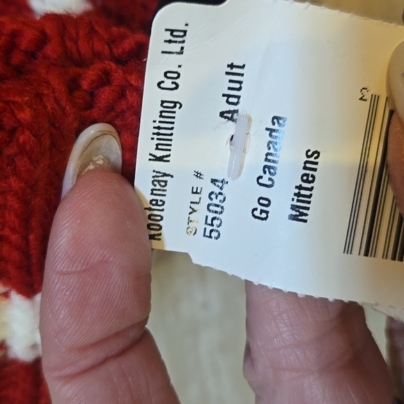 New Kootenay Knitting Company Red/White "Canada" Mittens - Picture 8 of 8